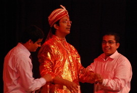 Magician Philip performing Shackle esacpe